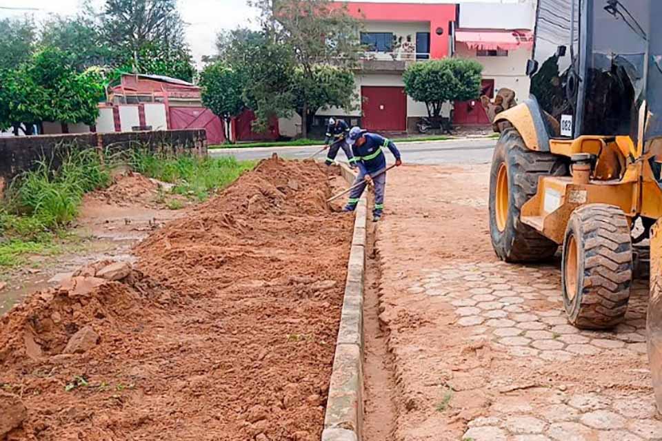 Restauração de meio-fio reforça manutenção viária em Ji-Paraná para garantir mobilidade