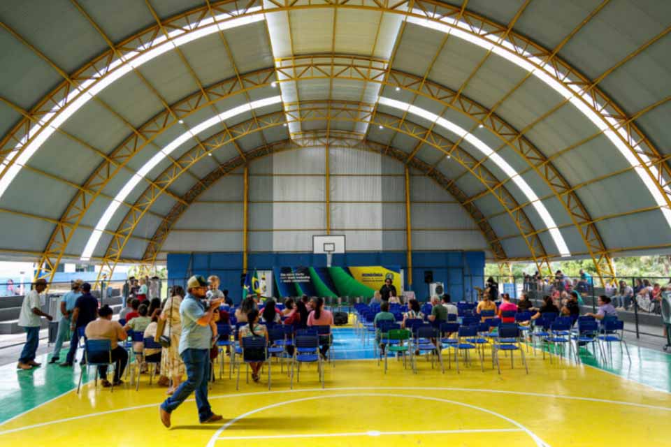 Incentivo ao esporte é impulsionado pelo governo com entrega de quadra poliesportiva em escola
