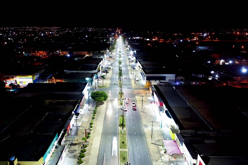 Instaladas luminárias de LED na avenida Marechal Rondon