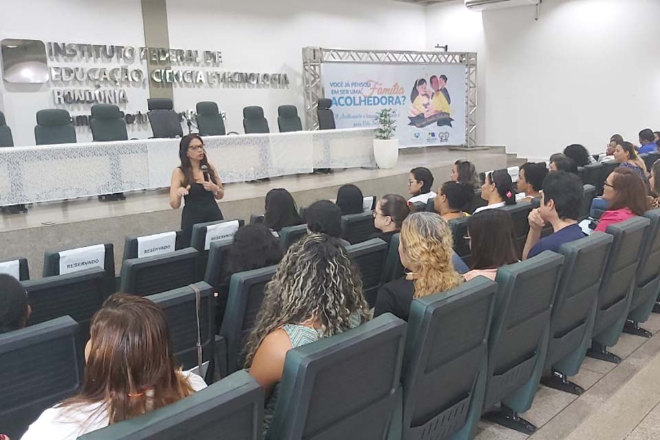 Servidores municipais participam de oficina Acolhimento Institucional e Familiar