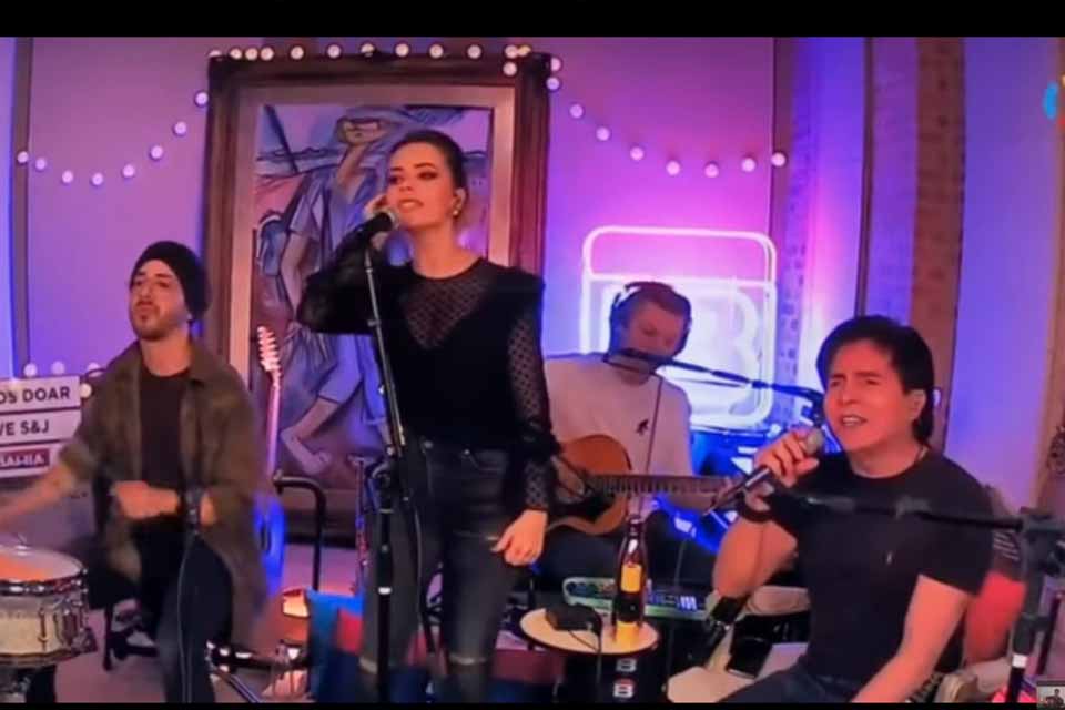 VÍDEO - Xororó canta 'Evidências' na Live de Sandy e Junior