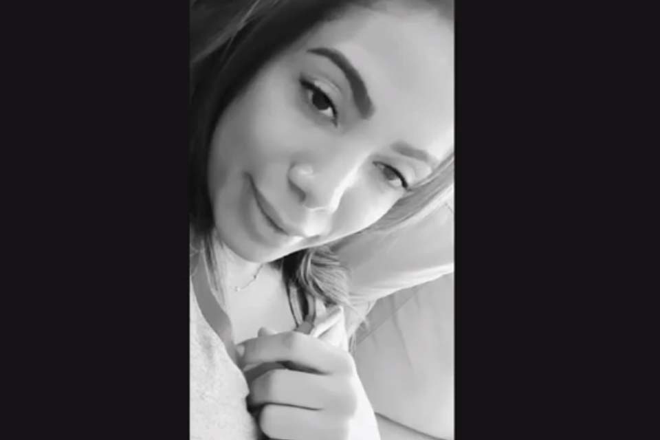 VÍDEO - Em isolamento, Anitta celebra: 'passo os dias comendo, dormindo, vendo TV e jogando joguinhos'