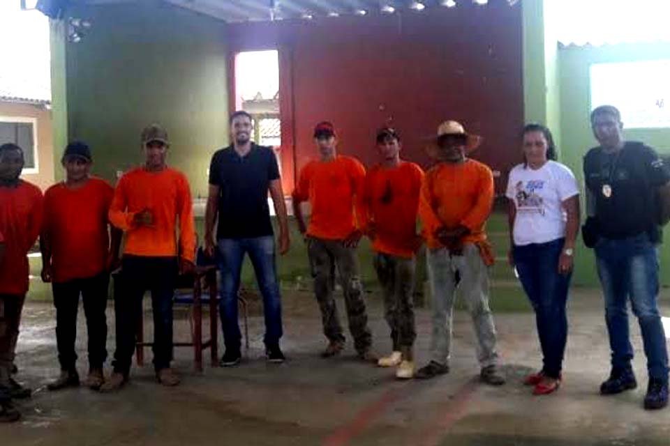 Anderson Pereira parabeniza policiais penais de Buritis  que em horário de folga escoltam presos em serviços voluntários em escola