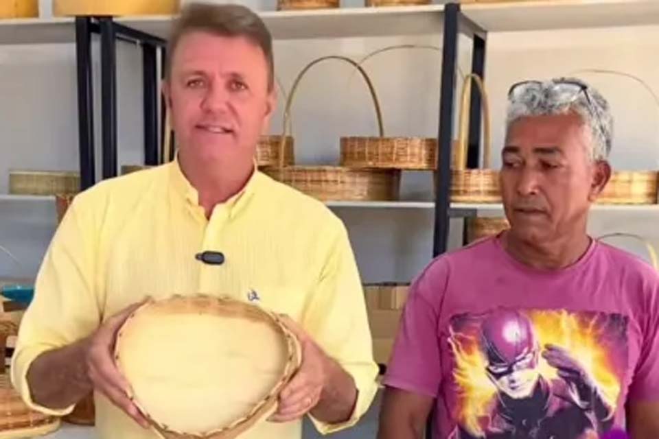 Deputado Luizinho Goebel visita oficina de artesanato no município de Presidente Médici
