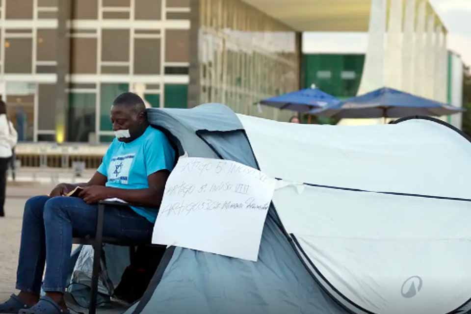 Após ordem de Moraes, deputado aliado de Bolsonaro deixa acampamento