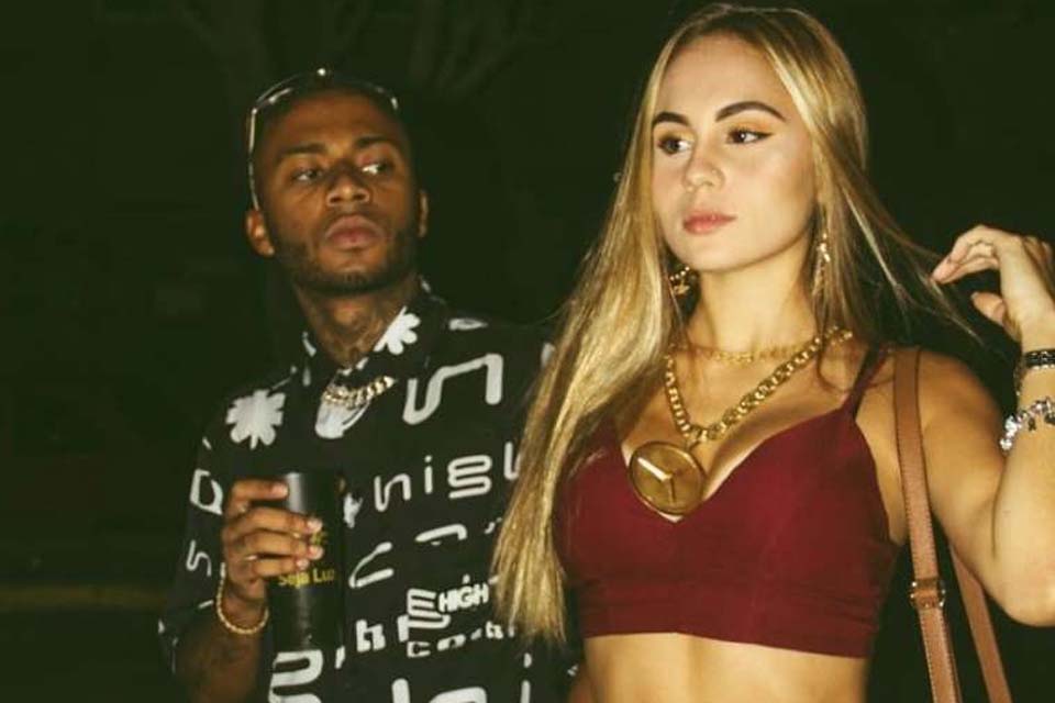 Rapper Orochi rebate críticas por namorar mulher branca