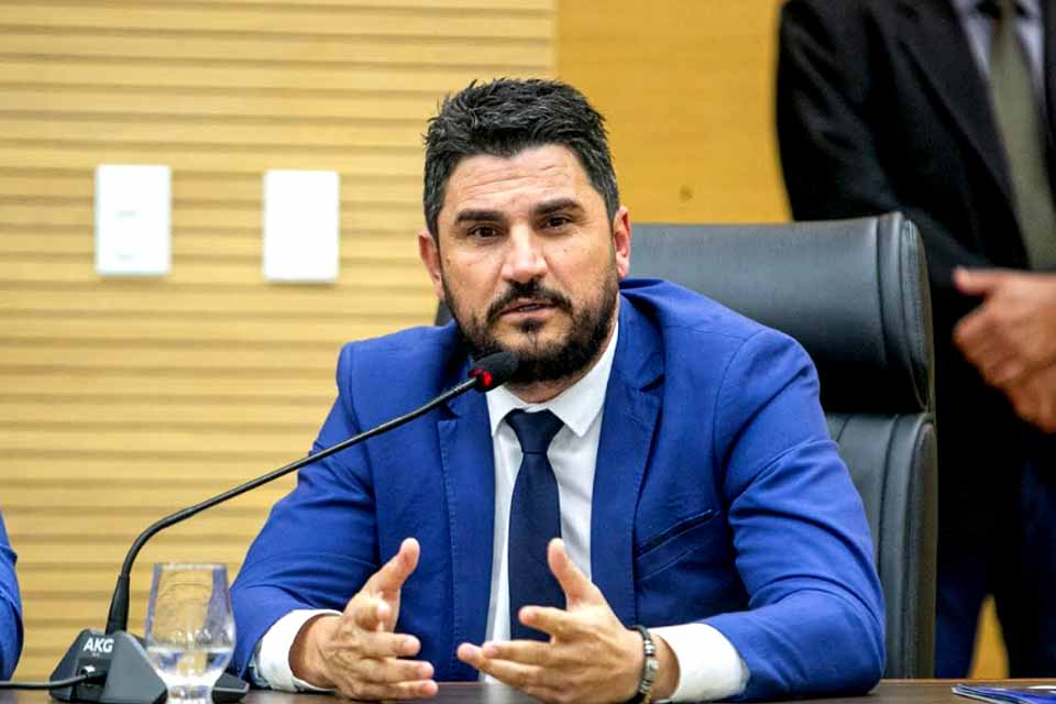 Jean Mendonça vota contra  perdão da dívida milionária do ICMS da Energisa e defende mais recursos para os municípios
