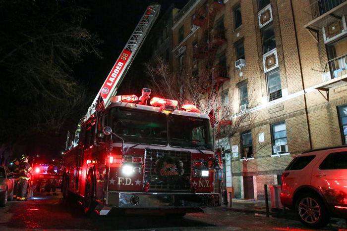Pior incêndio em décadas deixa 12 mortos em Nova York