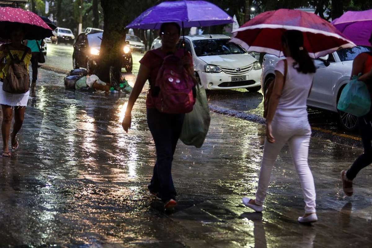 Chuvas intensas levam Belém a decretar estado de emergência após volume extremo em 24 horas