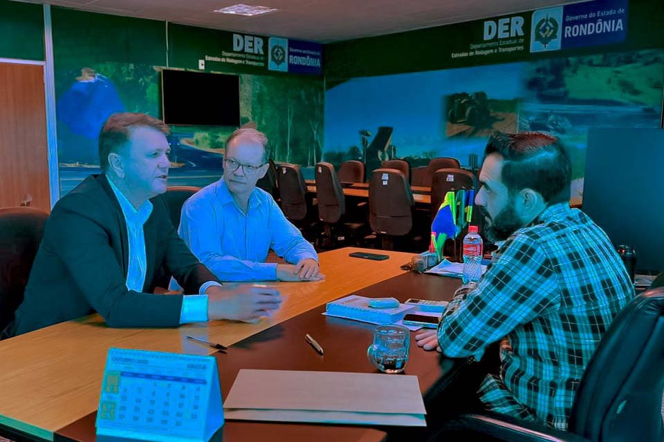 Colorado do Oeste inicia recuperação asfáltica em 22 vias urbanas, com apoio do deputado Luizinho Goebel