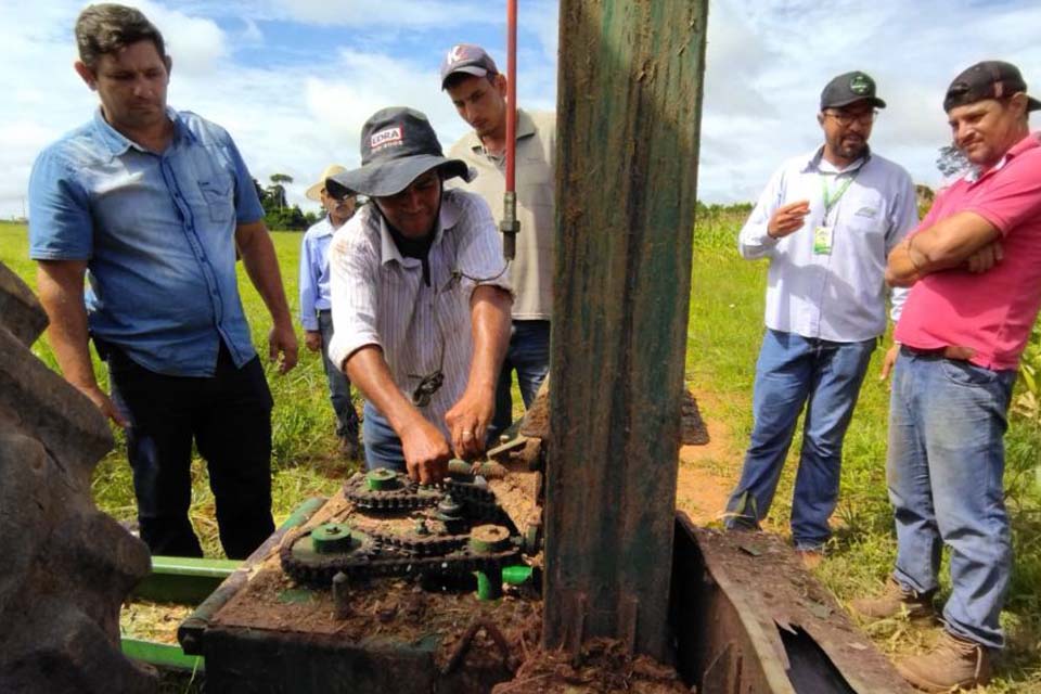 Semagri e Emater atendem produtores de leite com serviço de silagem em suas propriedades