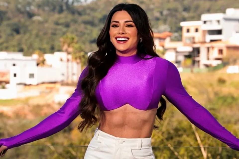 Por se considerar uma mulher bem sucedida e sexy, Juju Salimeni diz que sofre preconceito