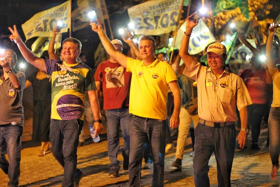 Caminhada de Luizinho e Padovani dá início a movimentos de rua na campanha em Vilhena