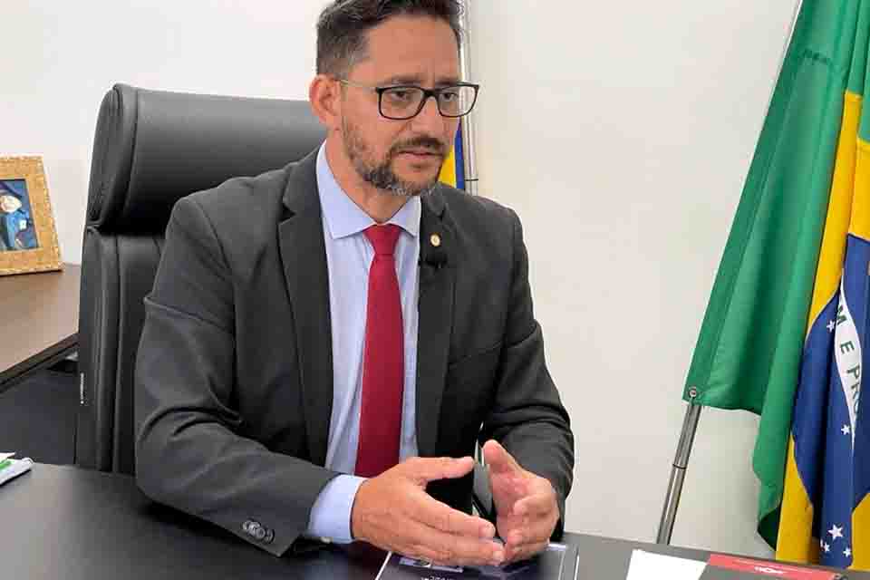 Anderson Pereira indica realização de processo seletivo para contratação de professores para atender as APAEs em Rondônia