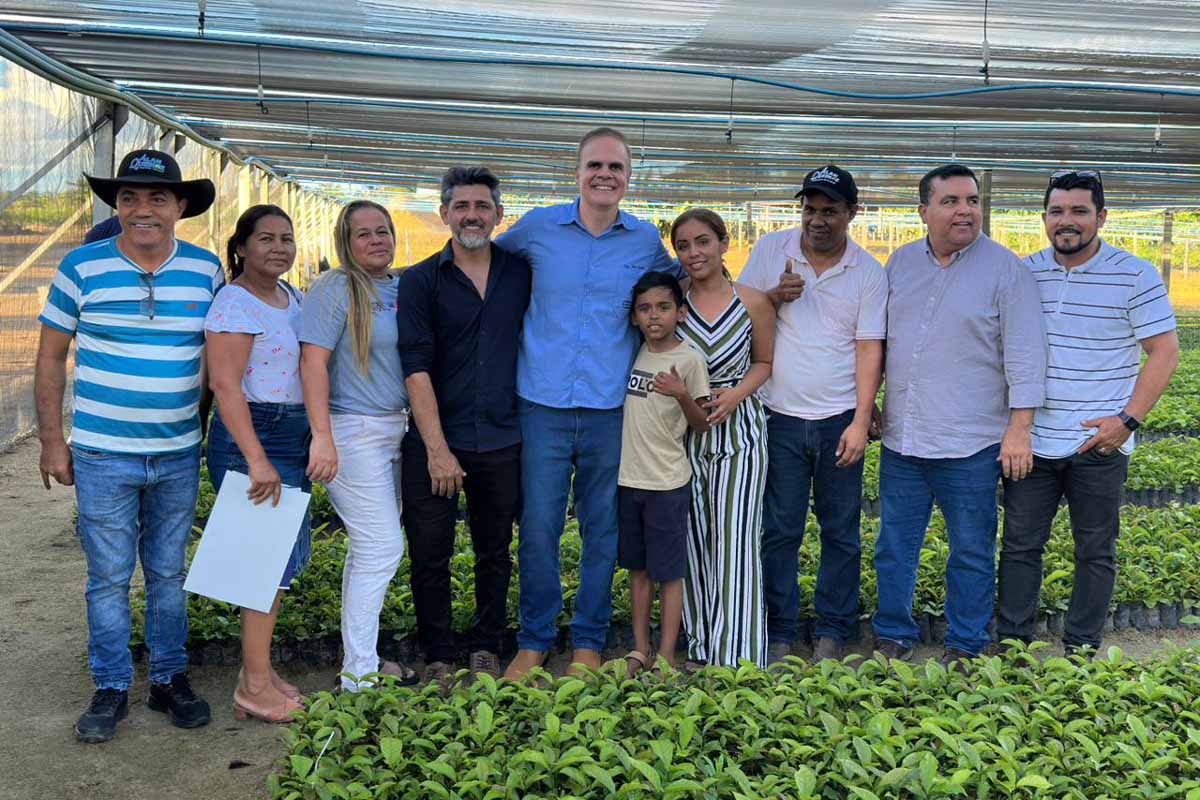 Deputado Alan Queiroz entrega 37 mil mudas de café clonal para produtores de Candeias do Jamari