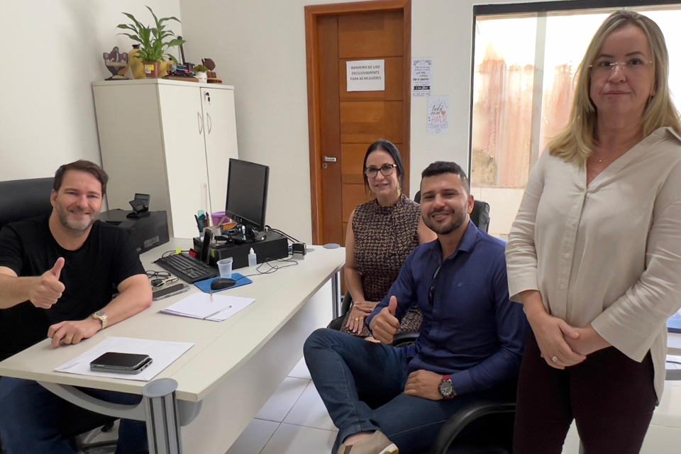 Deputado Alex Redano recebe Rodrigo Queiroz e reforça compromisso com a saúde de Alto Paraíso