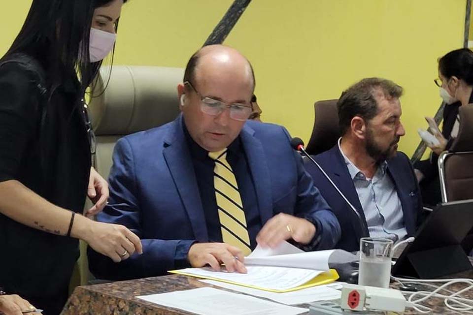 Prefeitura de Porto Velho providencia serviço de iluminação no Bairro Rio Madeira após pedido de Edwilson Negreiros