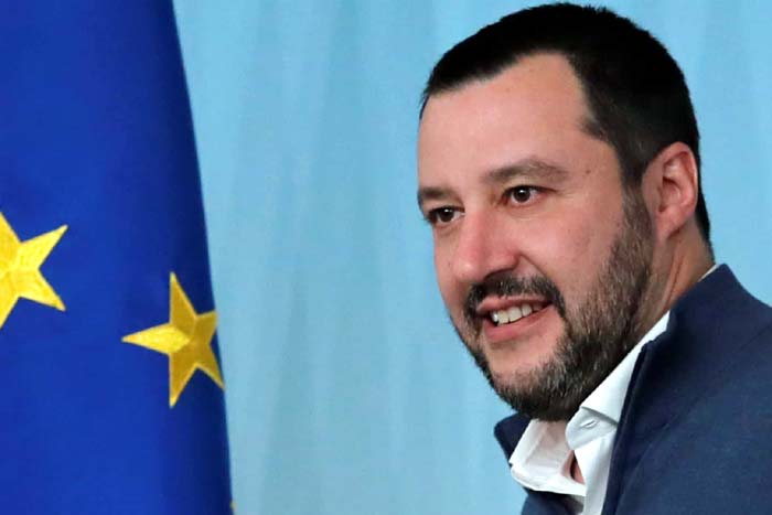 Salvini bloqueia outro navio de imigrantes na Itália