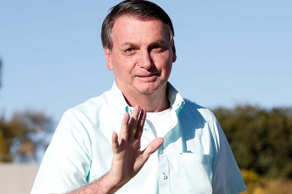 No Rio Grande do Sul, Bolsonaro elogia ditador e louva cloroquina