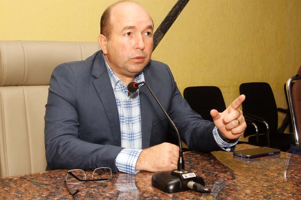 Prefeitura patrola e encascalha rua no Socialista após intervenção de Edwilson Negreiros