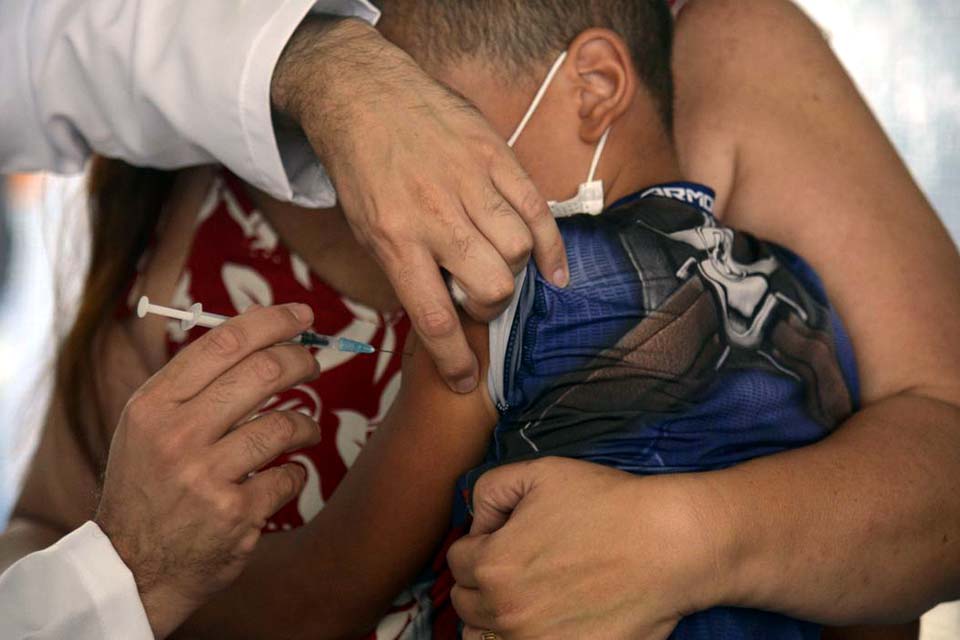 Covid-19: Fiocruz investiga hesitação de pais em vacinar crianças