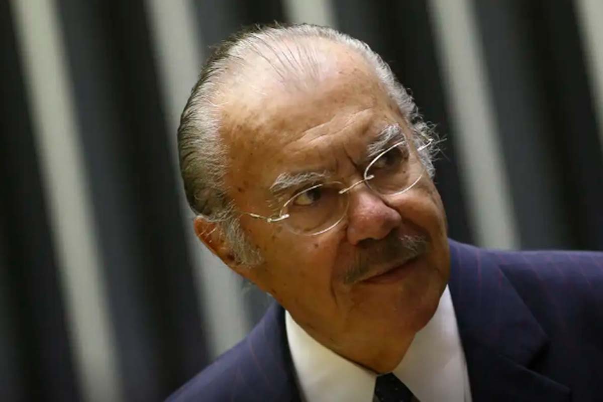 Ex-presidente José Sarney segue internado em hospital de São Paulo