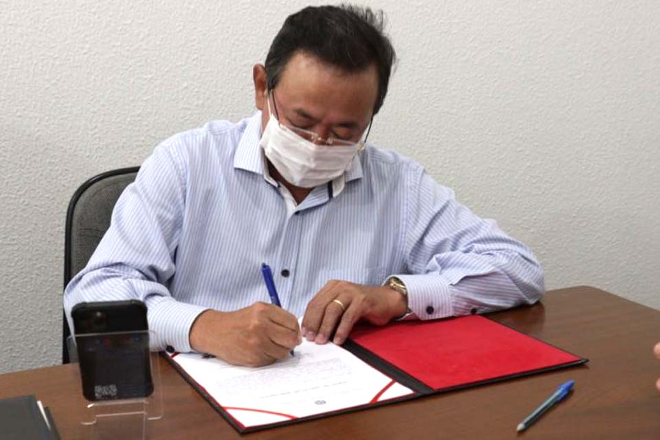 Servidores municipais efetivos devem receber bonificação de um salário base neste mês