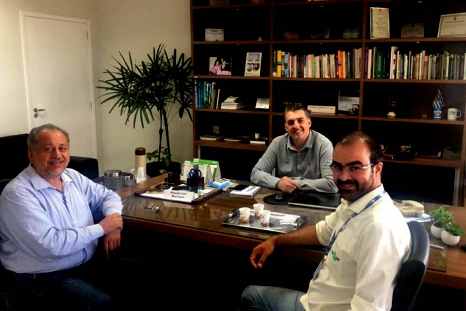 Semagric e Embrapa querem desenvolver variedades de mandioca para uso industrial