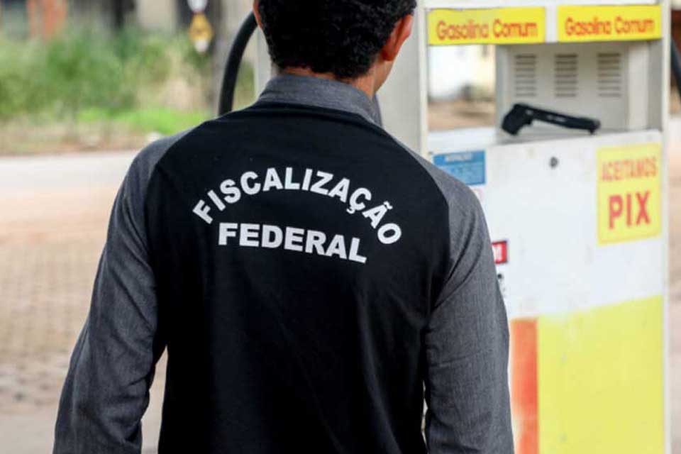 Procon fiscaliza postos de gasolina; operação tem como objetivo averiguar se os preços condizem com o aumento