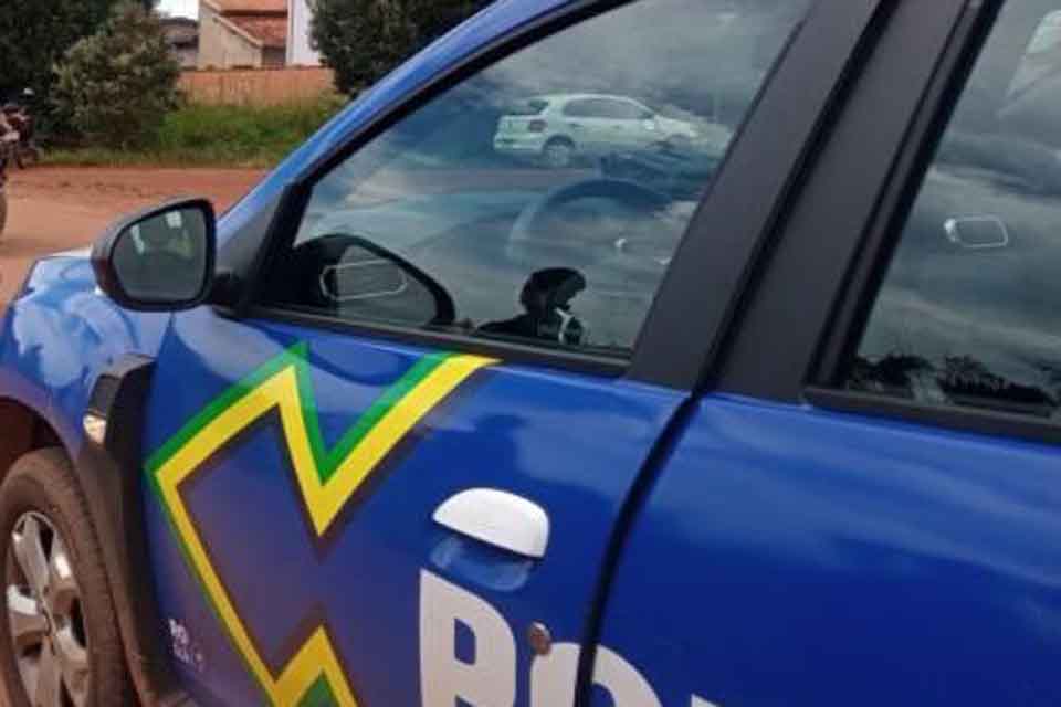 Motociclista é preso após perseguição e apreensão de crack em Rolim de Moura