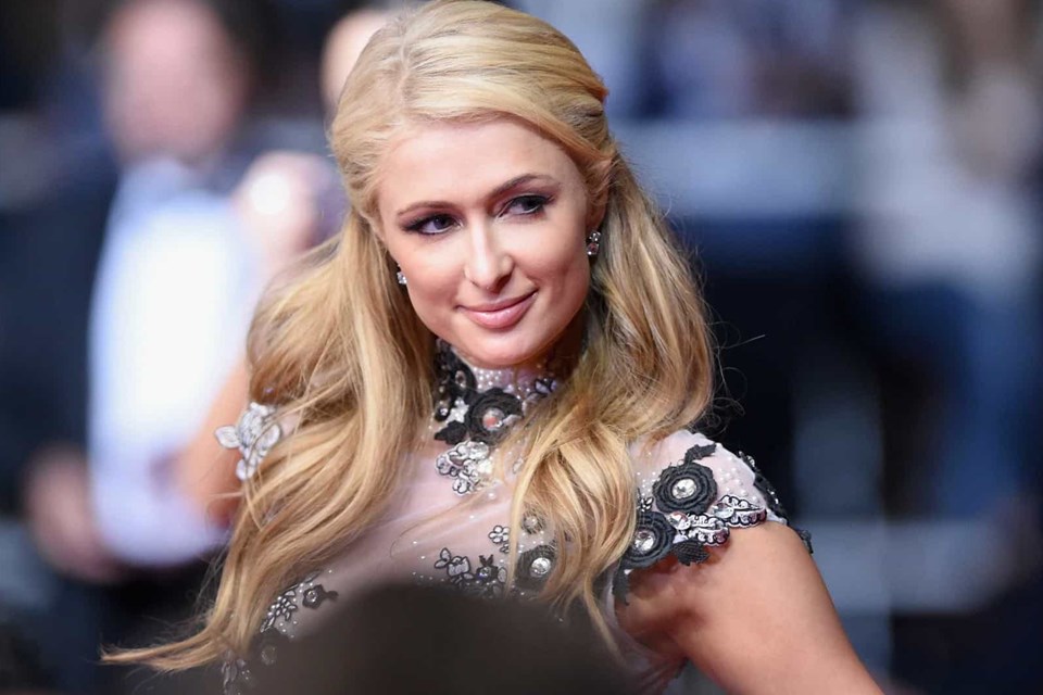 Paris Hilton anuncia  candidatura à presidência dos EUA