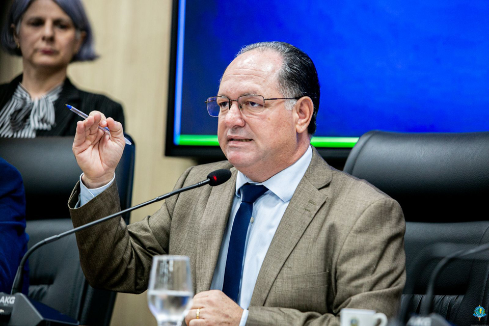 Pedro Fernandes celebra aprovação de projeto que reduz imposto sobre a venda do gado em Rondônia