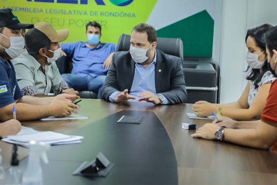 Presidente da Asssebleia Legislativa Alex Redano acolhe demandas de Nova Brasilândia do Oeste