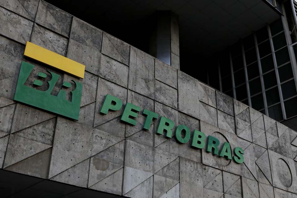 Paes de Andrade é nomeado conselheiro e eleito presidente da Petrobras