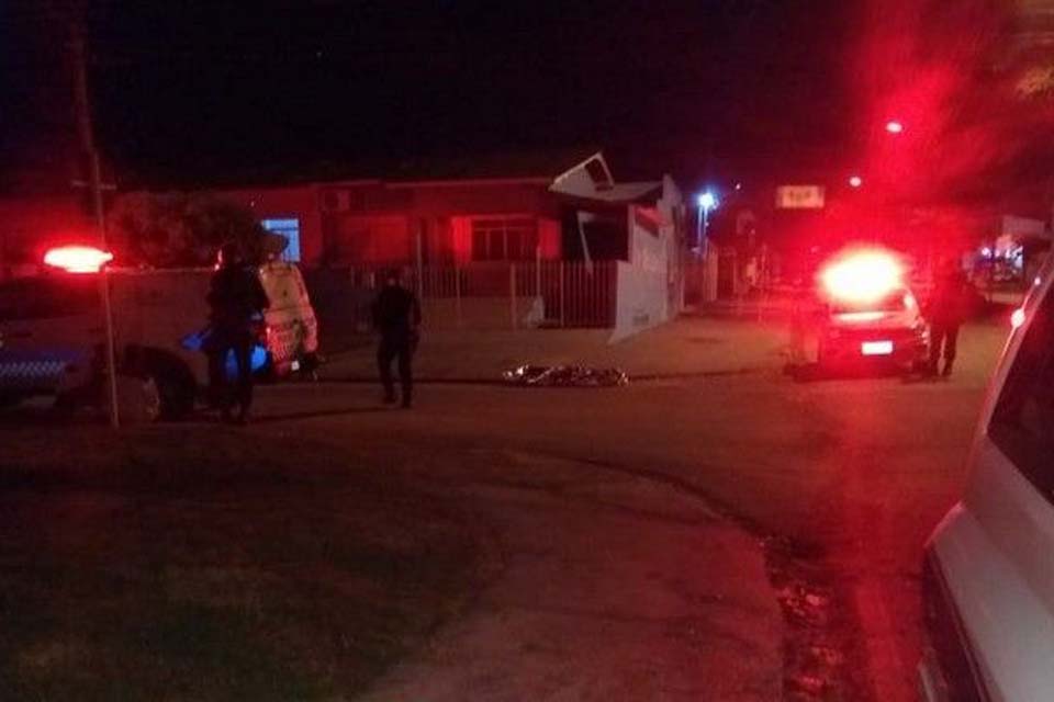 Apenado é atacado a tiros por dupla de moto em Ji-paraná