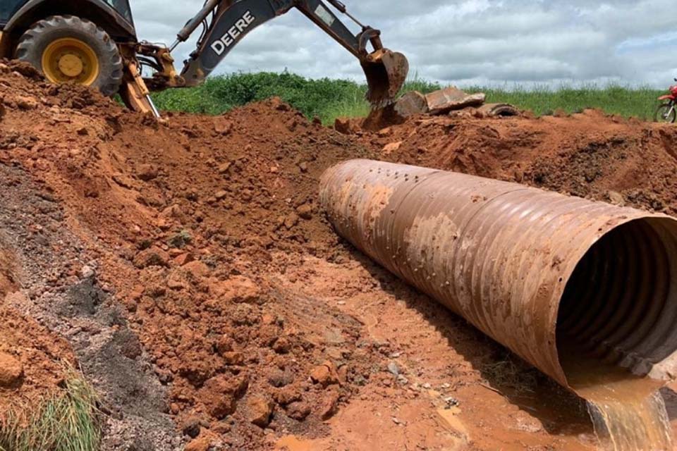 DER substitui manilhas por tubo de aço na RO-135, em Alta Floresta d’Oeste