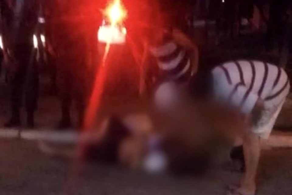 Jovem é alvejado a tiros por dupla de moto em União Bandeirantes