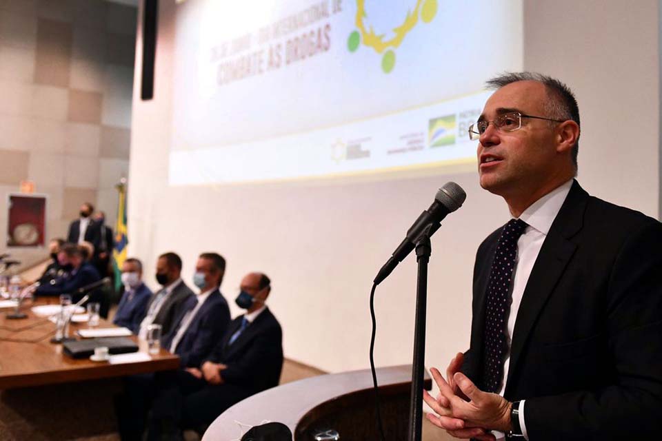 Ministro exonera diretor de secretaria de operações integrada