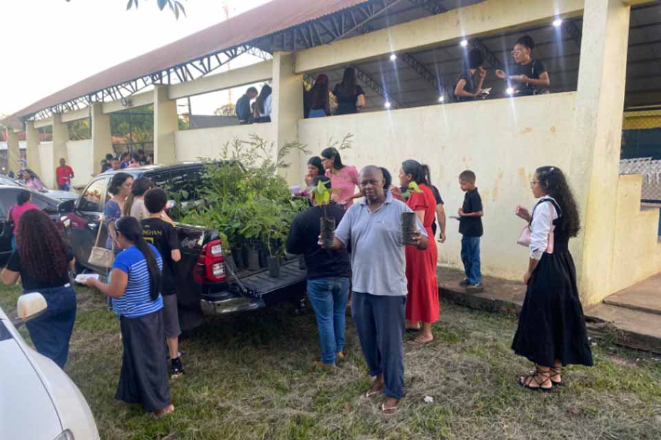 Sema realiza entrega de mudas no 1º Encontro da Orquestra das Assembleias de Rondônia