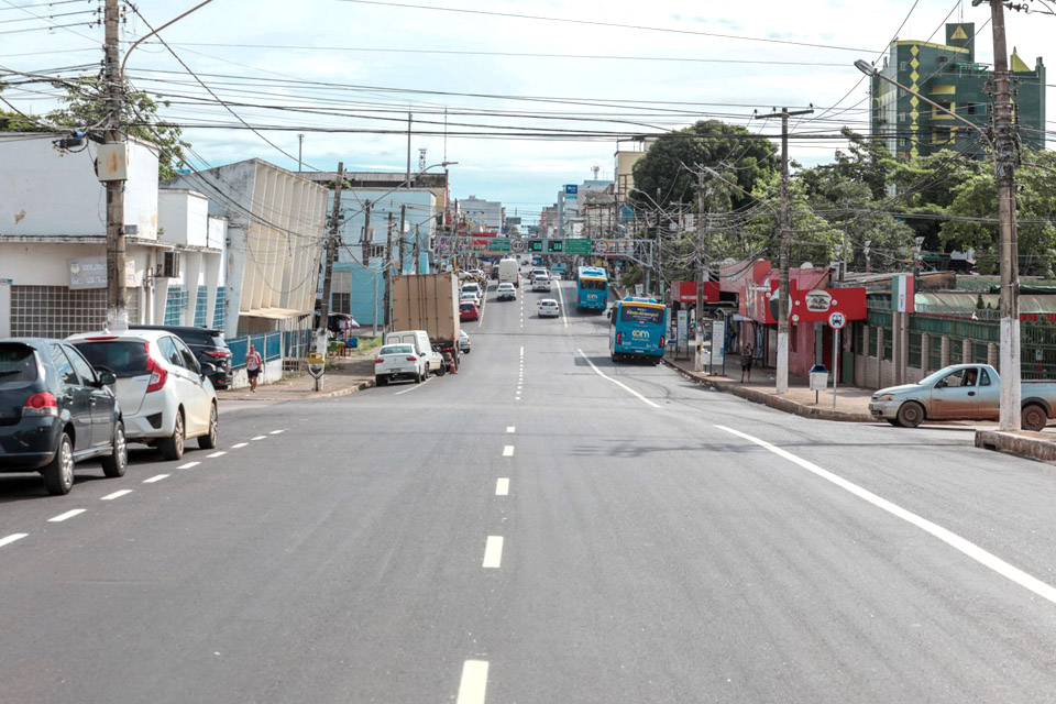 Novas sinalizações de trânsito são implantadas na avenida Sete de Setembro em Porto Velho