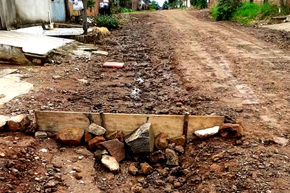 Morador usa rede social para cobrar que Prefeitura refaça serviço de patrolamento