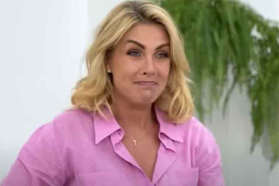 Ana Hickmann participa de programa na RedeTV! no mesmo horário em que aparece na Record