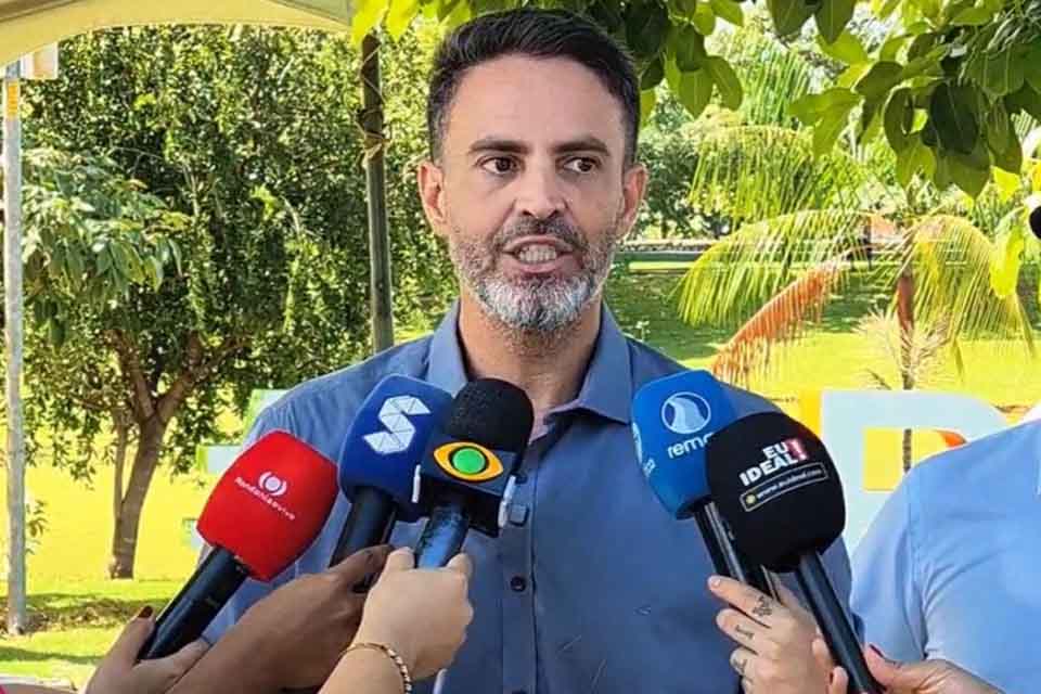 Prefeito Léo Moraes pede apoio da população para informar falhas na coleta de lixo à Prefeitura