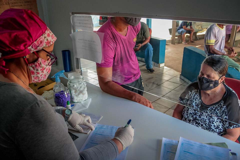 Estratégias de diagnóstico e treinamento para prevenção contra a malária são discutidas entre técnicos de saúde da Agevisa