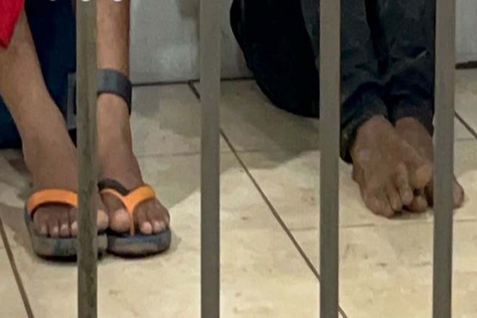 Apenado é preso e adolescente apreendido acusados de roubo na zona leste