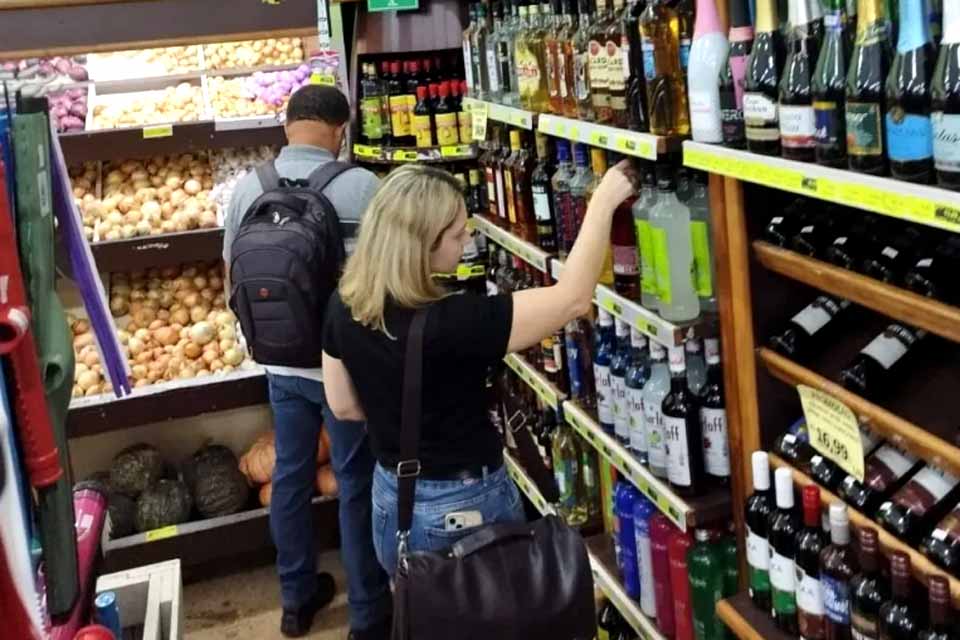 Vigilância Sanitária intensifica ações preventivas sobre venda de bebidas em Vilhena