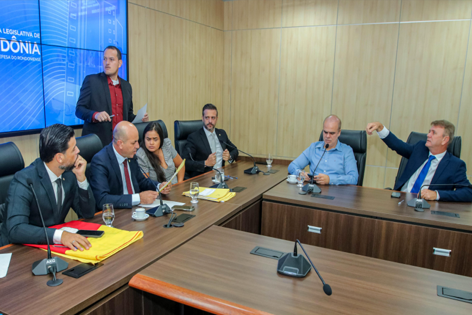 CCJR discute projeto que inclui capacitação em Libras como critério de desempate em concursos