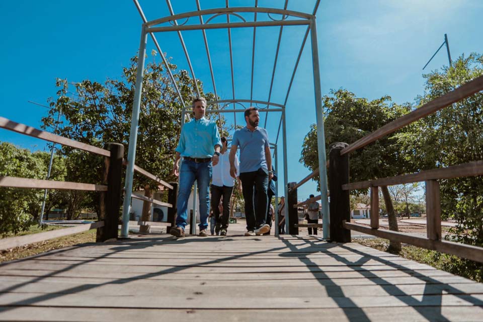 Prefeito Hildon Chaves vistoria andamento das obras de revitalização nas praças e parques de Porto Velho  