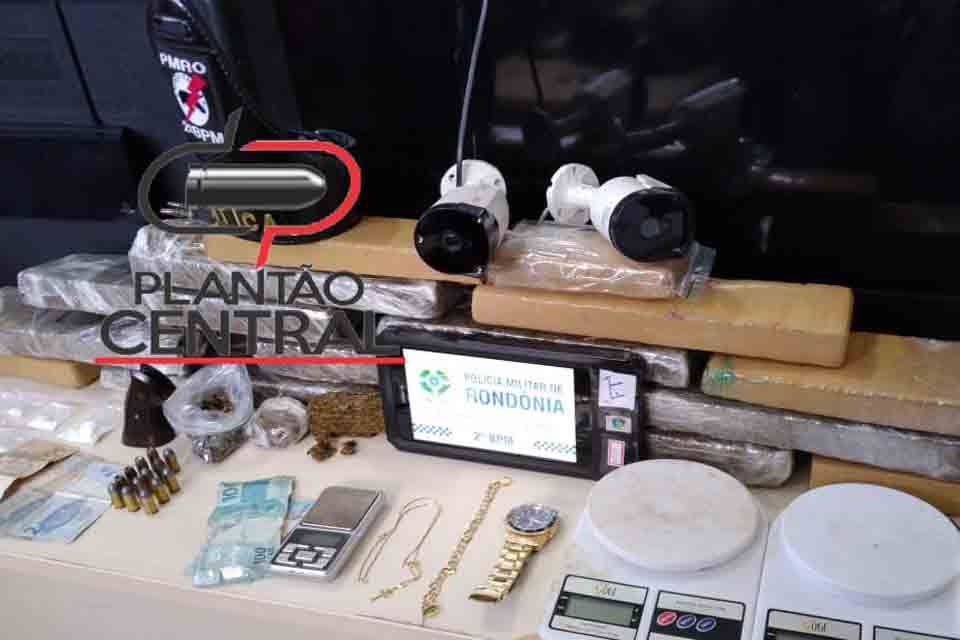 Polícia Militar prende dois homens com 13 kg de maconha e cocaína