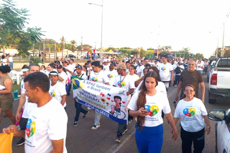 Caminhada reúne centenas de pessoas para celebrar o Dia Nacional da Luta da Pessoa com Deficiência em Porto Velho